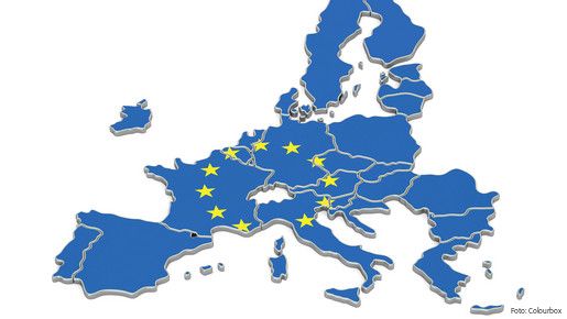 Das Foto zeigt eine Karte, auf denen die Umrisse der EU-Mitgliedstaaten zu sehen sind.