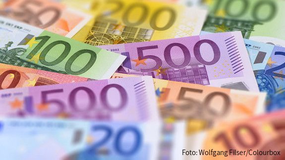 dbb jugend zur Reform der Schuldenbremse Foto zum Thema "Reform der Schuldenbremse": Zu sehen sind Geldscheine.