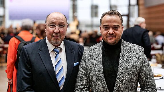 Neuer Fachvorstand Beamtenpolitik: Auf gute Zusammenarbeit! Das Foto zeigt Matthäus Fandrejewski und Heini Schmitt.